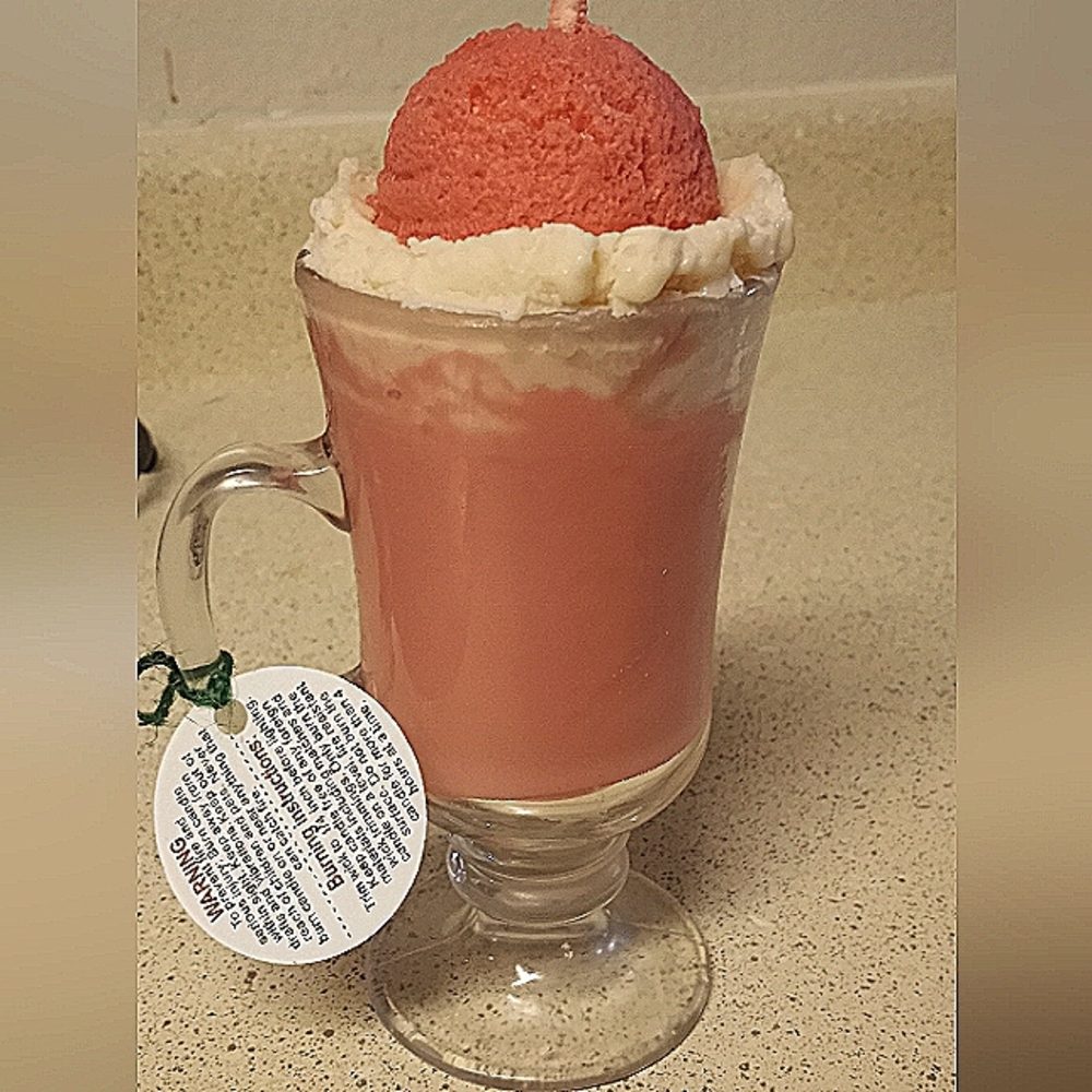 BRAND NEW! NEVER USED! Strawberry Ice Cream Candle